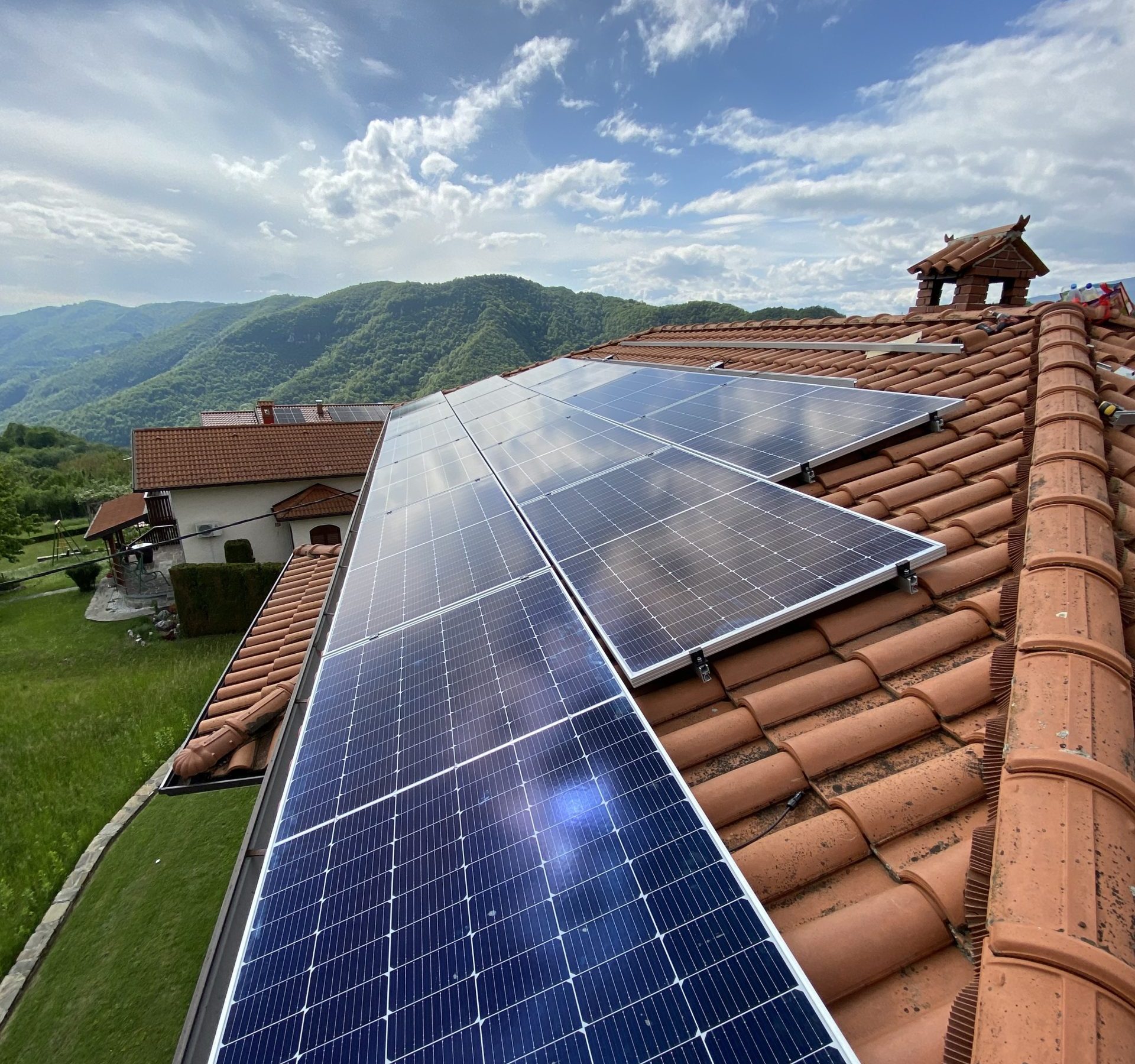 https://www.backup.proenergija.si/wp-content/uploads/2024/01/soncne-elektrarne-scaled-e1704742180480.jpg